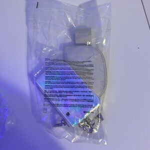 Lulu wristlet white and iridescent